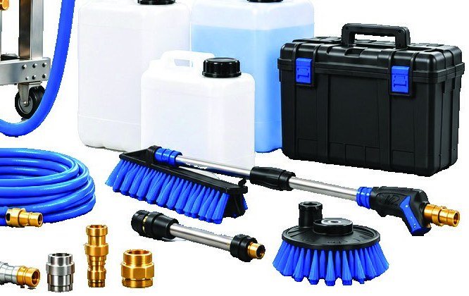 Hoses, chemicals and accessories for workshop use